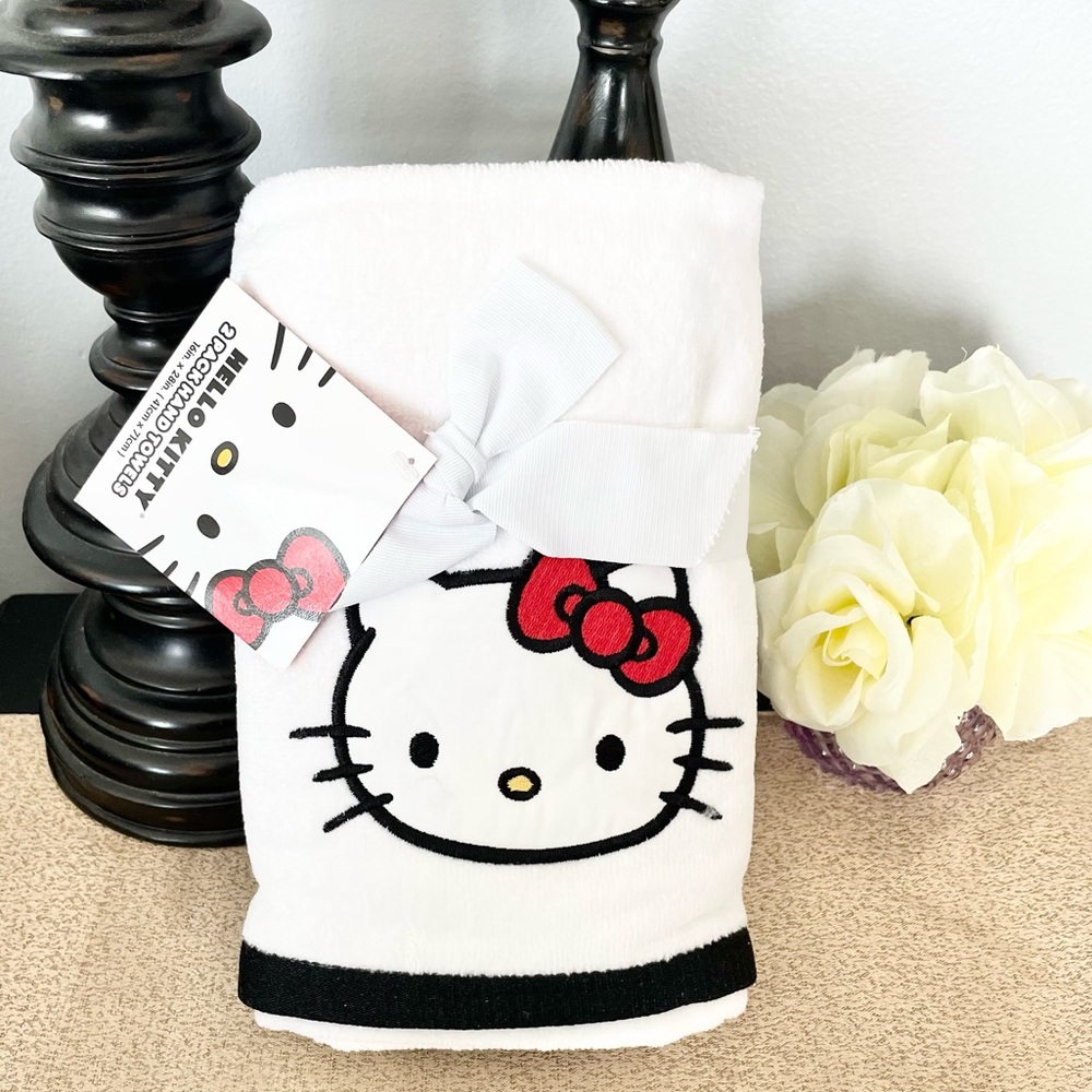 NWT Set of 2 HELLO KITTY Hand Towels - Picture 2 of 5
